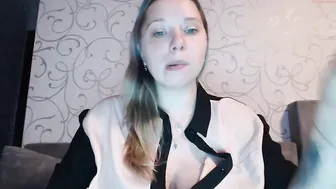 hello_x Skinny beauty jerks off in her shower