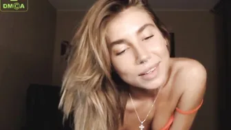 moanamo Amazing chick