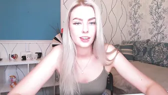 8a8y chaturbate shakes while husband is not at home