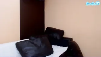 kohana44 fucks herself in front of the webcam