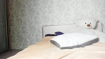 ketrin_blu cool skinny rubs her lips sex