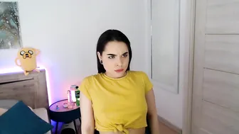 girl_of_yourdreams beauty sensually satisfies her pussy