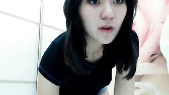 victoria_cummings Pretty babe fucks herself