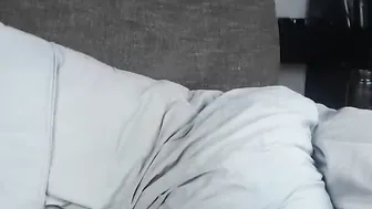 catiastarling Busty lady masturbates shaved pussy