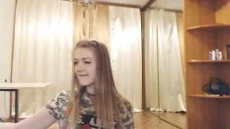 5sunshine Charming bitch spreads her legs