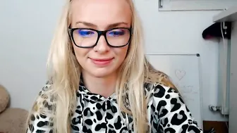 sunbunny Lustful bitch masturbates pussy relish