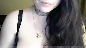 tits_4_u Appetizing lady turns unreal tits