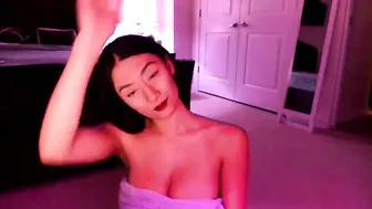 aliautumn Cute chick fucks herself with sex toys