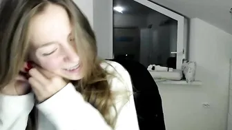 princessmaya shows his body