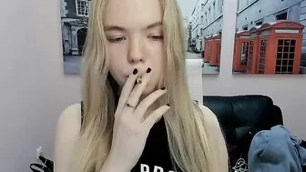 nikkishygirl The chick in stockings jerks off the ass