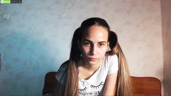 sports_woman5 Blissful babe gently pulls pussy