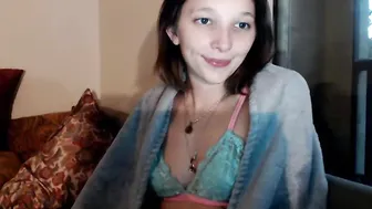 yungandfree0223 Vicious bitch pulls vagina with fingers