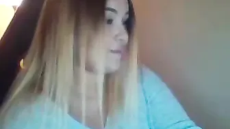 xxhornymilf76xx greedily fucks her pussy