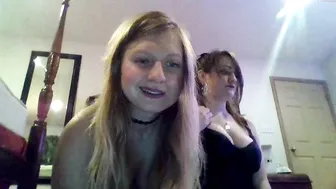 scartit sweet beauty jumping on a big toy2022 webcam