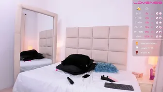 roxie_gates cute babe exposes big tits