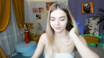 rina_mayers mfc babe with a shaved pussy