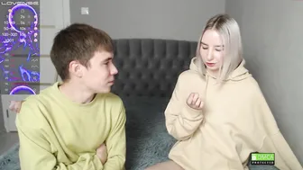 onlyyfriends top cam  is played with a big sex toy