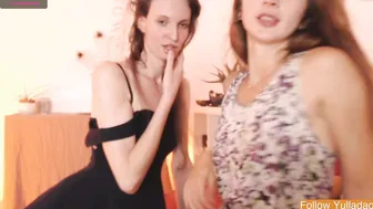 petite_caline morning webcam with a very beautiful girl