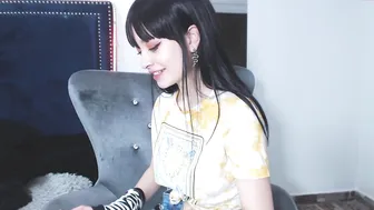 caroline_james shy new girl gets fucked with a vibrator 2022 webcam