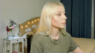 icyprincesss wet beauty cums from clit massage