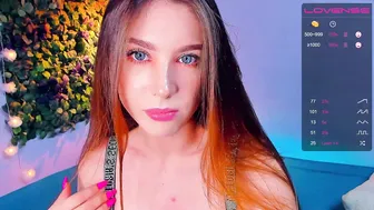 honeygrils impressive babe fucks anus