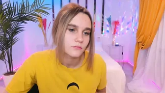 diana_noith a hot bitch jumps on a sex toy