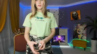 diana_noith webcam horny babe rubbing  himself with a toy