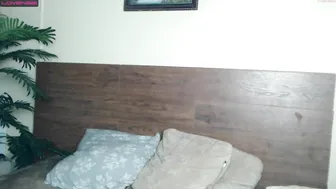 nicky_owl skinny bitch jerks pussy with dildo