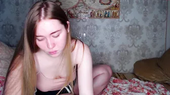 momsfriendsson hot slut rubbing  himself