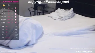 passiekoppel gorgeous female masturbates vagina
