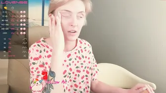 uma_ray close-up with usa rubbing  pussy