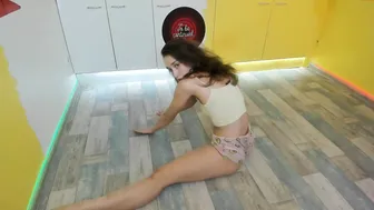 megan_rou spicy bitch exposes her charms