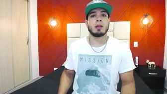 mara_and_axel cute chicks lick cunt in pose