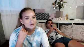 malbontess  octopus climbed into the hole