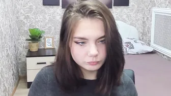 alina_sky slim girl rubs big clit online