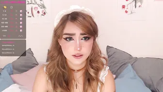 lizzyhoney_ mature masturbates in front of webcam