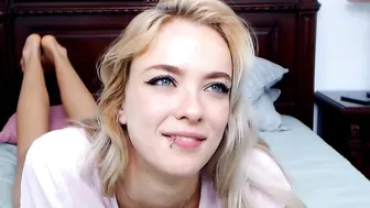 lavenderbaby_  show with a toy from sexy girl