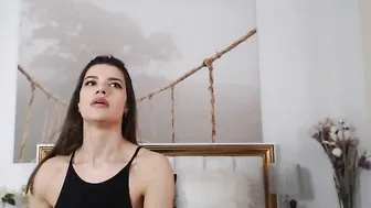 amazongirl1 whore with a big ass get on a dildo toy