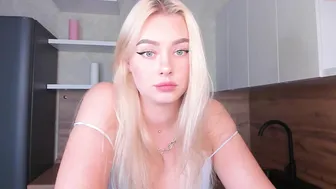 8a8y_nura wonderful chick rides a sex car