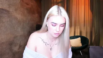 8a8y_nura so young and fucked by such a big toy