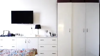 evago Busty pussy rubs clit with finger