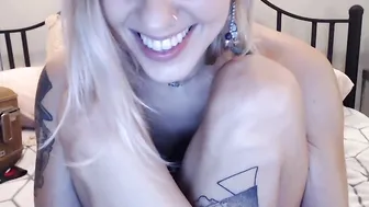 sexylittlee Sexy lady stretches tight pussy