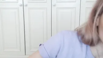 myassistant Cute babe rides a sex toy