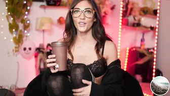 good69vibez Hot chick strips curvy