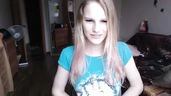 anna_cute Curvy brunette massages milking