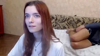 jay_di Blissful babe gently pulls pussy