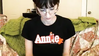 banananutella masturbates in front of the webcam
