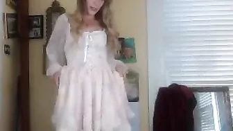 littlefrankie Hot blonde girl masturbates cunt