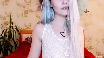 shy_girlll posing for the camera exposing her sexy body