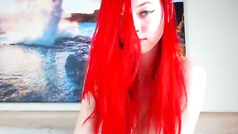 hot_wet_lilly Busty blonde posing in front of the camera